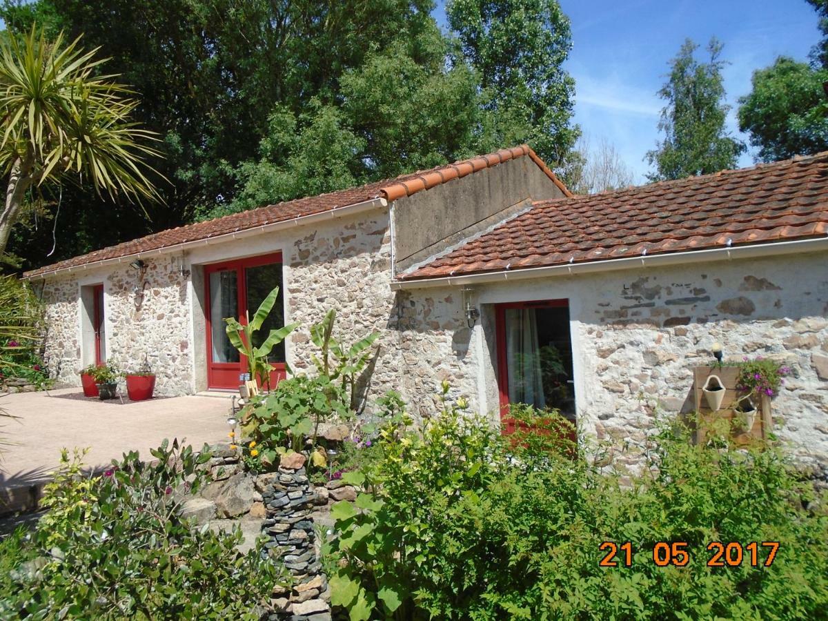 Les Trois Etangs Bed & Breakfast Saint-Viaud ภายนอก รูปภาพ